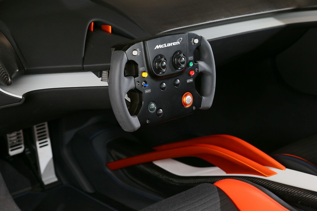 McLaren 675LT Coupe JVCKENWOOD Interni