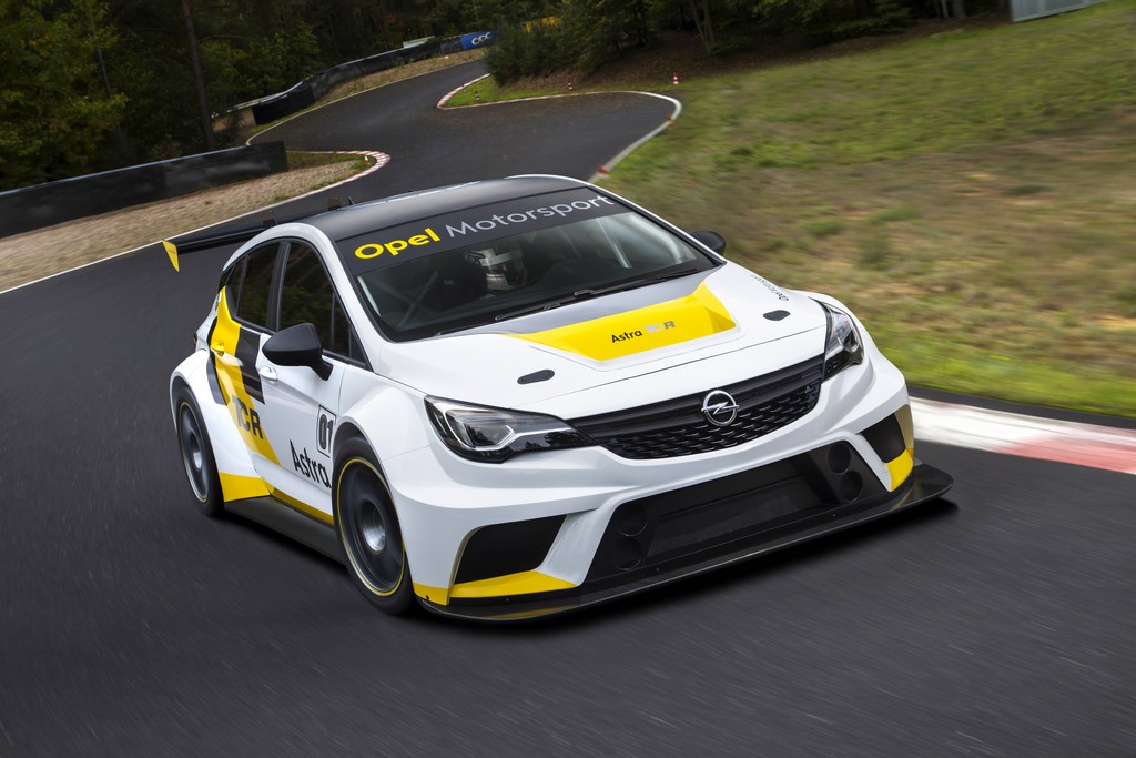 Opel Astra TCR Tre Quarti Anteriore