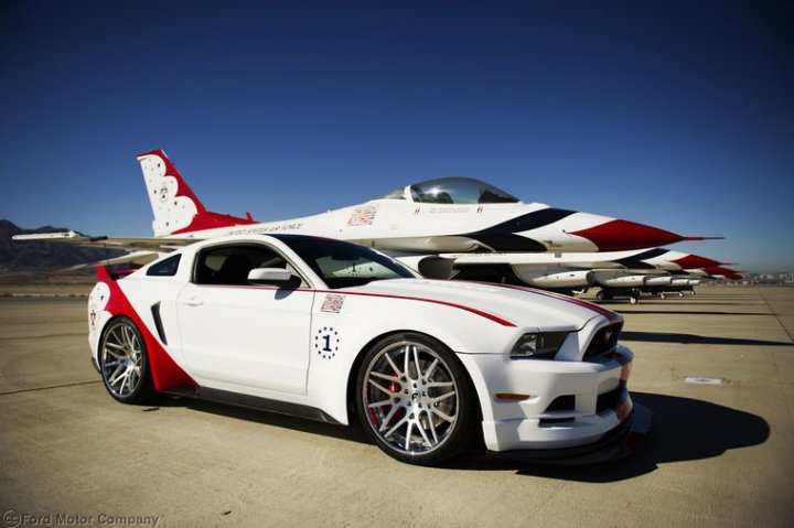 ford-mustang-gt-us-air-force-thunderbirds-edition-2014-02