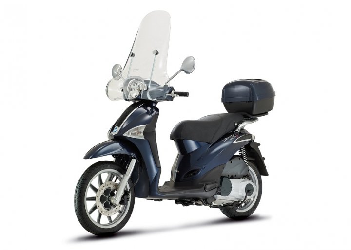 piaggio-liberty-3v-blu-tre-quarti-anteriore