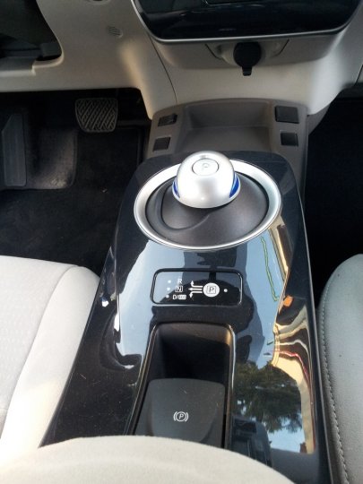 nissan-leaf-console-centrale