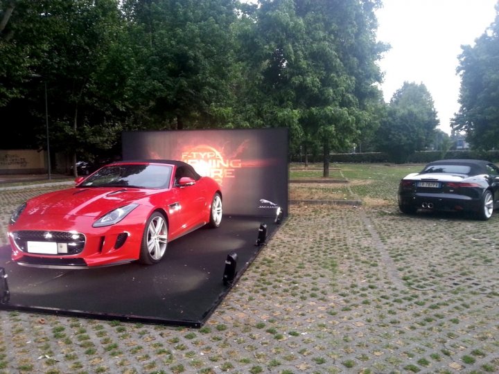 jaguar-f-type-burning-desire-milano-01 jaguar-f-type-burning-desire-milano-01