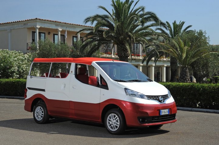 nissan-evalia-c-logo-tre-quarti-anteriore-capote-chiusa