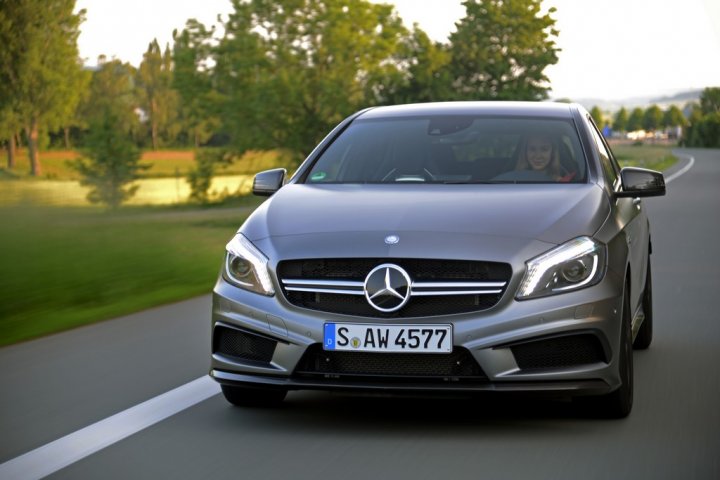 mercedes-classe-a45-amg-08