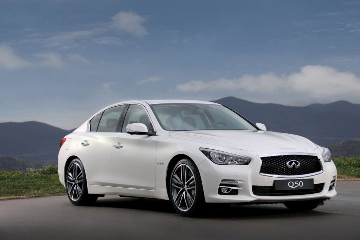 infiniti-q50-tre-quarti-anteriore