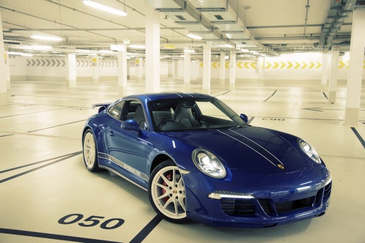 porsche-911-facebook