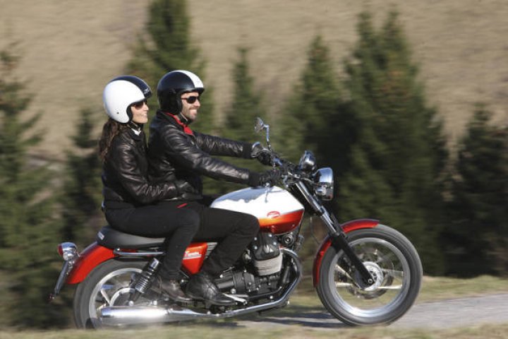 moto-guzzi-v7-special