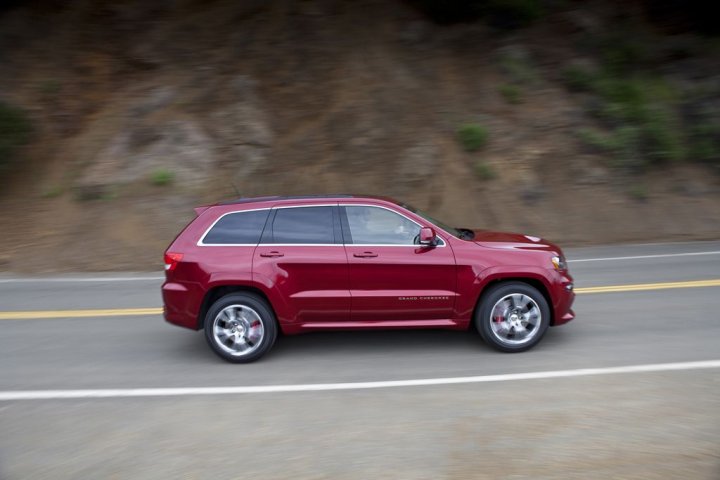 jeep-grand-cherokee-srt-lato jeep-grand-cherokee-srt-lato