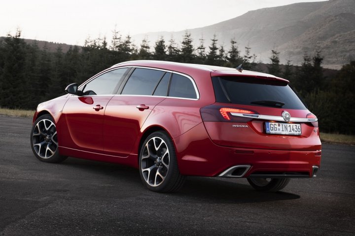 opel-insignia-opc-tre-quarti-posteriore