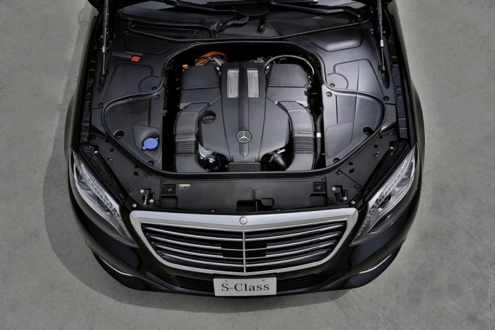 mercedes-s500-hybrid-plugin-motore