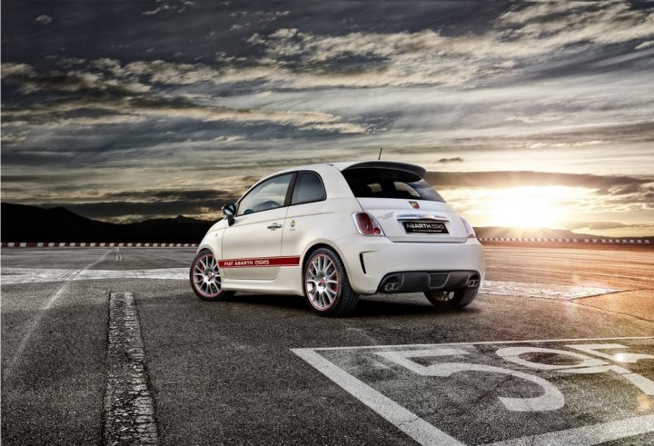 abarth-595-50-anniversario-tre-quarti-posteriore abarth-595-50-anniversario-tre-quarti-posteriore