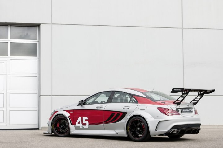 mercedes-cla-45-amg-racing-series-tre-quarti-posteriore mercedes-cla-45-amg-racing-series-tre-quarti-posteriore