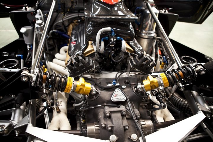 pagani-zonda-revolucion-motore pagani-zonda-revolucion-motore