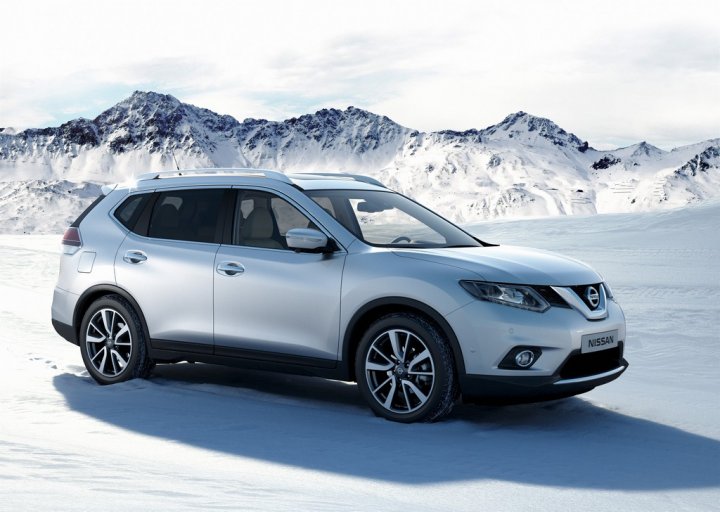 nissan-x-trail-fronte-laterale-destro nissan-x-trail-fronte-laterale-destro