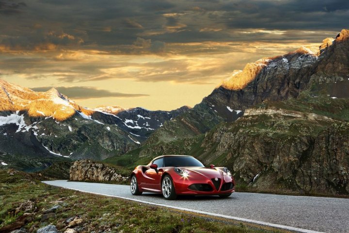 Alfa-Romeo-4C-01