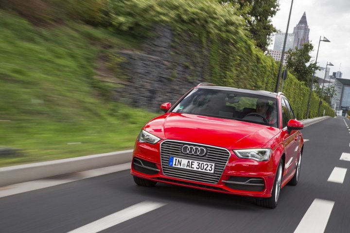 audi-a3-sportback-e-tron-davanti-dinamica