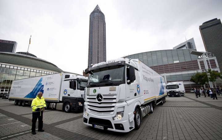 merceds-actros-convoy-of-hope-01 merceds-actros-convoy-of-hope-01
