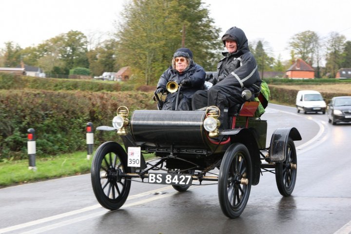 joy-rainer-oldsmobile-veteran-car-run-01