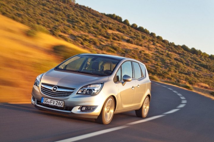 opel-nuova-meriva-fronte-laterale-sinistro