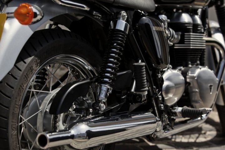 triumph-bonneville-t100-special-edition-scarico