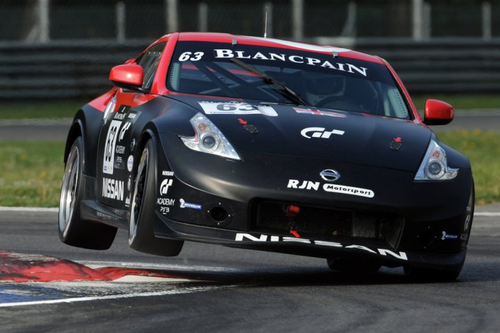 gt-academy-auto-in-pista