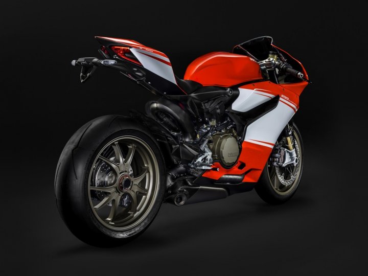 ducati-1199-superleggera-tre-quarti-posteriore