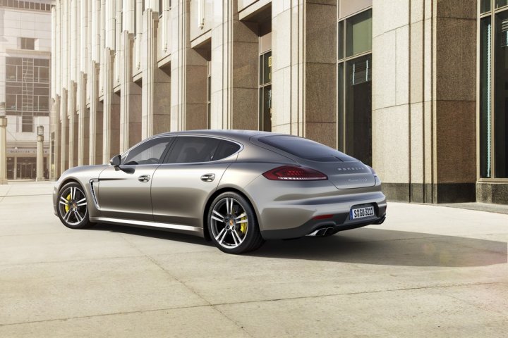 porsche-panamera-turbo-s-tre-quarti-posteriore