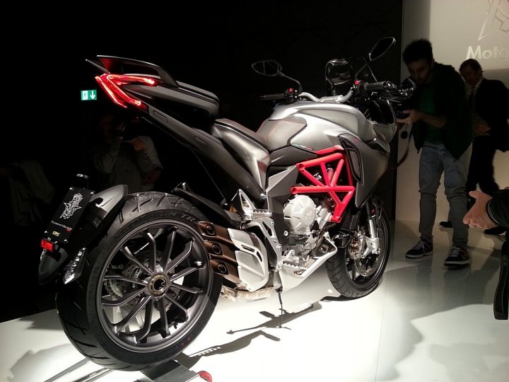 mv-agusta-turismo-veloce-800-presentazione-14