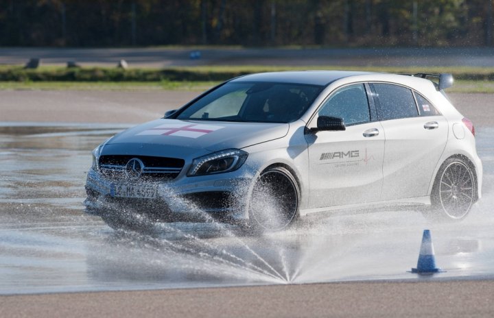 mercedes-a45-amg-piloti-calciatori-1