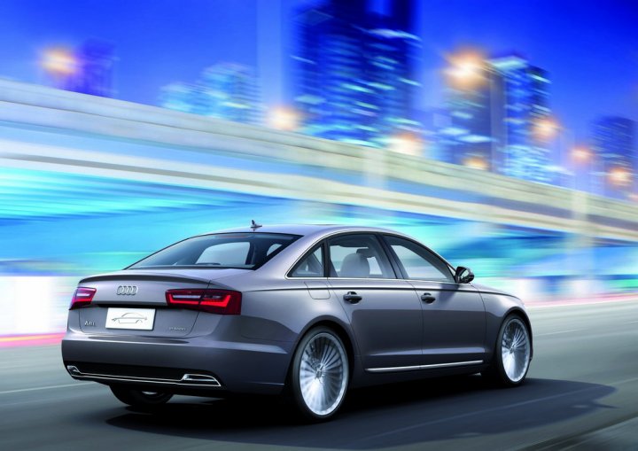 Audi A6 L etron Concept tre quarti posteriore