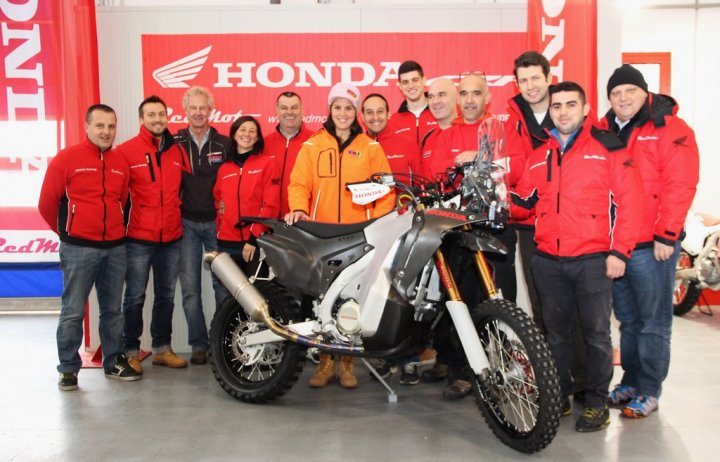 laia-sanz-con-staff-redmoto laia-sanz-con-staff-redmoto