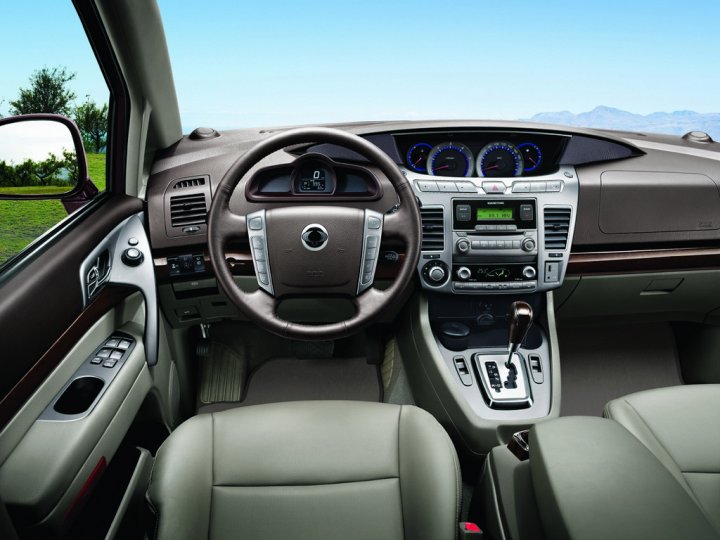 ssangyong-rodius-14 ssangyong-rodius-14