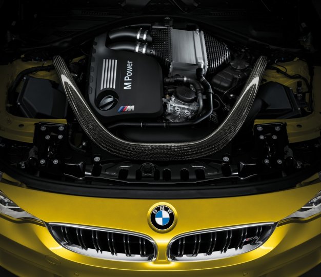 bmw-m4-coupe-motore bmw-m4-coupe-motore