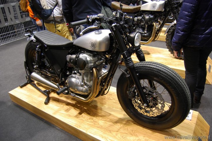 moto-di-ferro-bobber-motorbikeexpo-lato