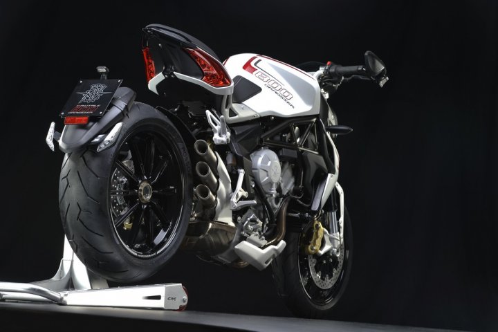 mv-agusta-brutale-800-dragster-bianca-2