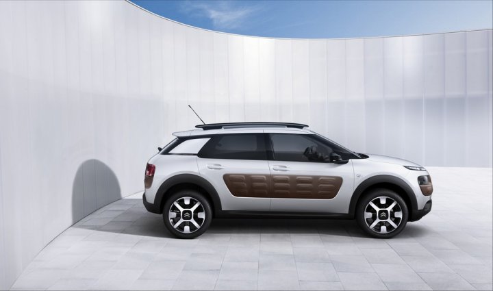 citroen-c4-cactus-laterale-destro citroen-c4-cactus-laterale-destro