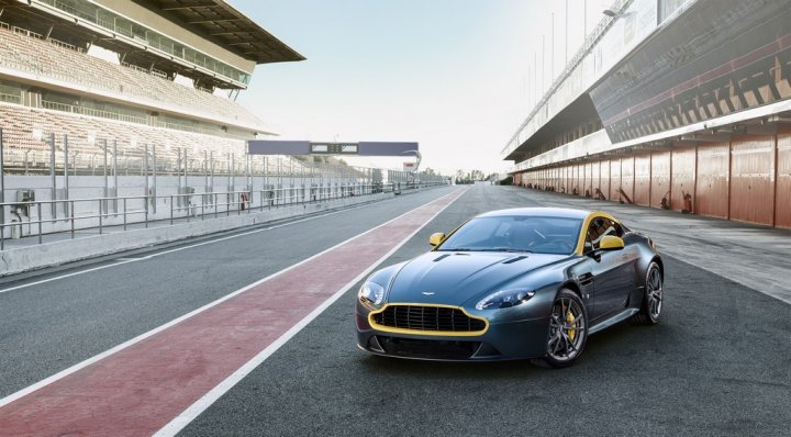 aston-martin-v8-vantage-n430-tre-quarti aston-martin-v8-vantage-n430-tre-quarti