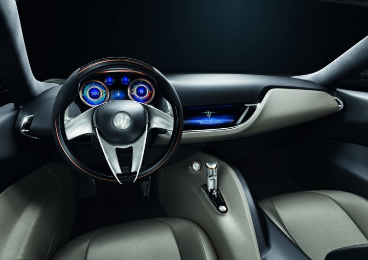 maserati-alfieri-concept-plancia maserati-alfieri-concept-plancia