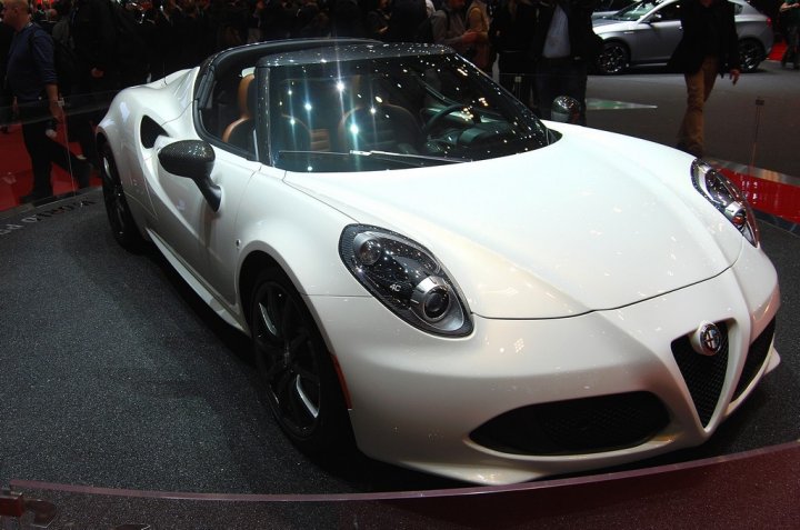 alfa-romeo-4c-spider-live-7 alfa-romeo-4c-spider-live-7