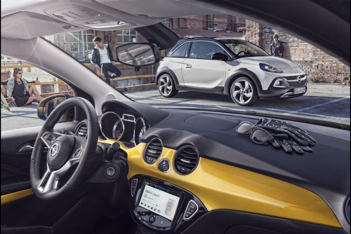 opel-adam-rocks-plancia opel-adam-rocks-plancia