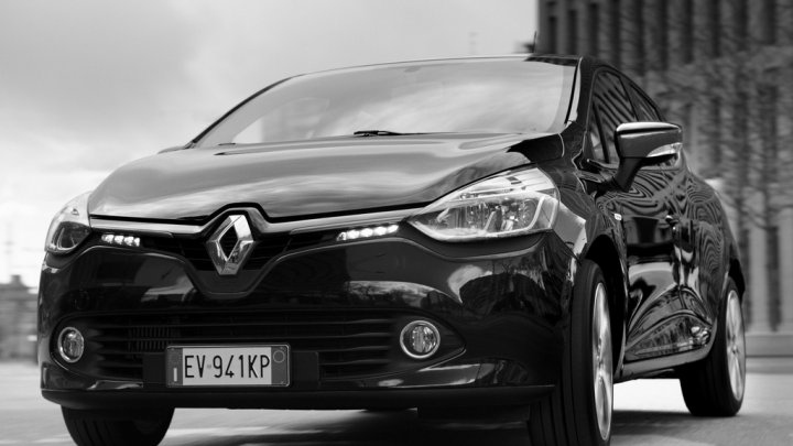 renault-clio-costume-national-fronte