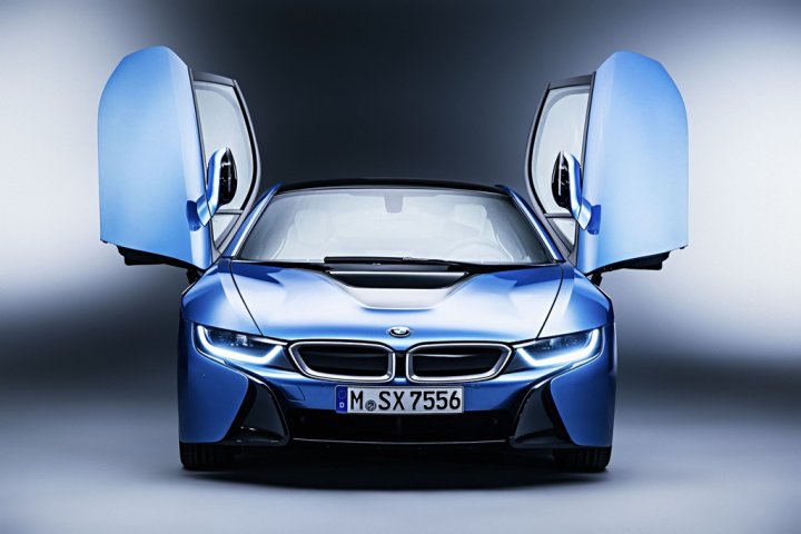 bmw-i8-davanti-porte-aperte