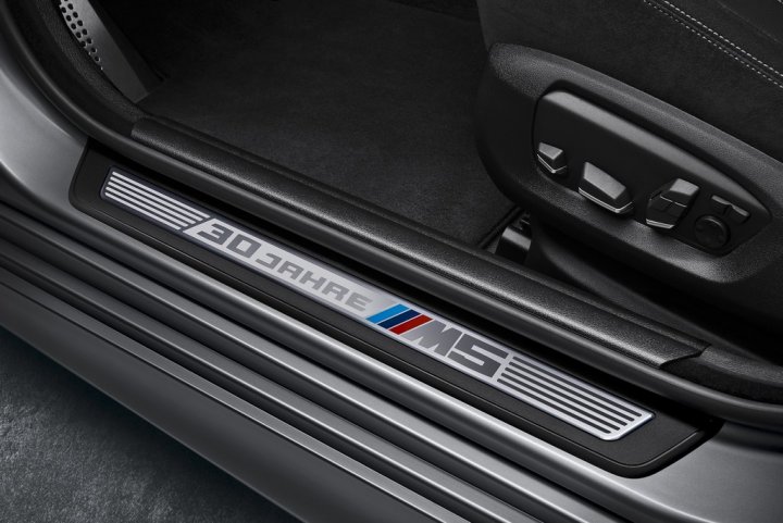 bmw-m5-30-anniversario-battitaccco