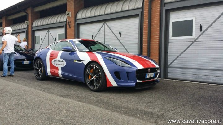 jaguar-experience-live-01 jaguar-experience-live-01