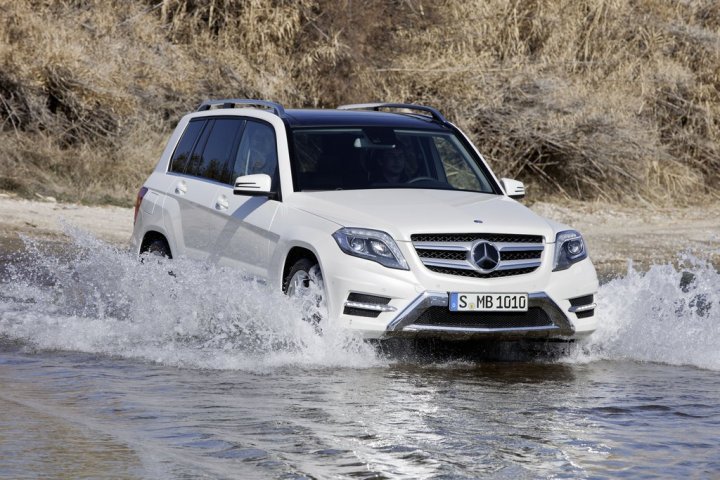 Mercedes-Benz-GLK-2012-Off-Road