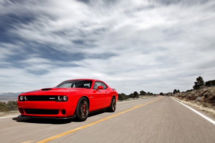 dodge-challenger-srt-hellcat-01