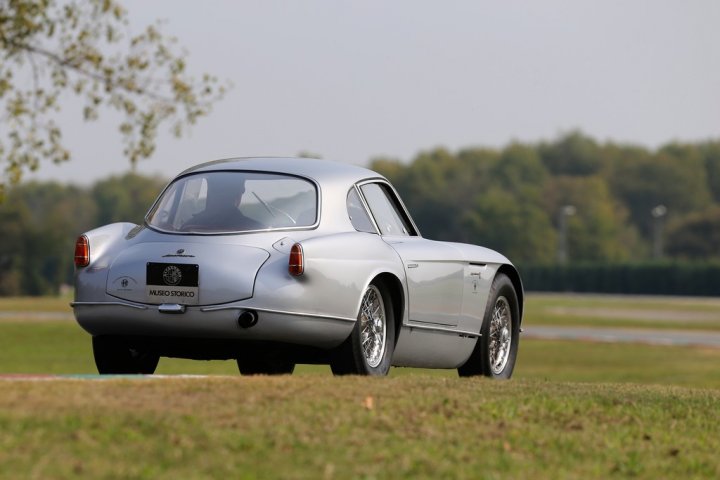 alfa-romeo-2000-sportiva-tre-quarti-posteriore alfa-romeo-2000-sportiva-tre-quarti-posteriore