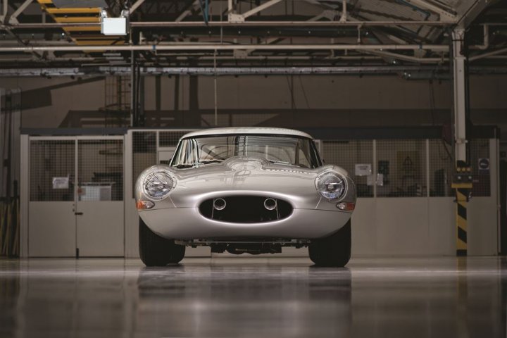 Jaguar-E-Type-Lightweight-27