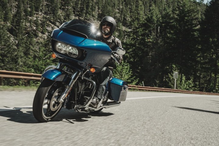 Harley-Davidson-Road-Glide-Special-in-Strada-4