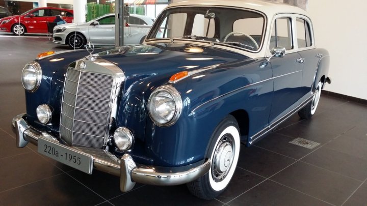 Mercedes-Ponton-220a-1